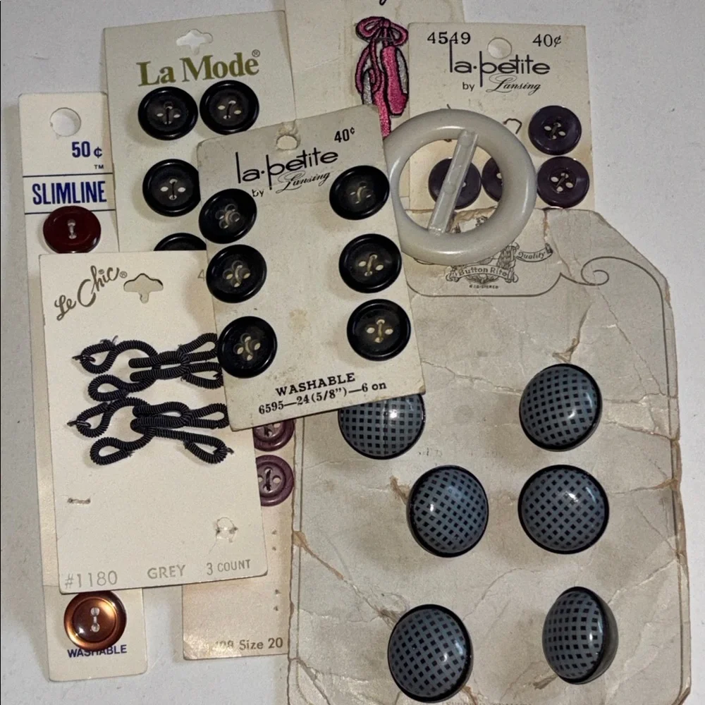 Vintage Button Collection - Assorted Colors